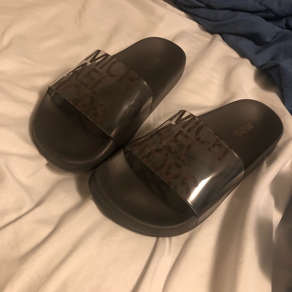 Michael Kor Slides - Picture 2 of 3